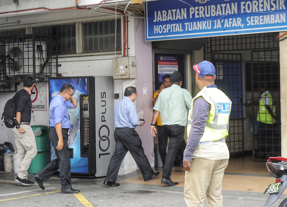 A team from Kuala Lumpur Hospitalu00e2u20acu2122s pathology department arrives at Tuanku Jau00e2u20acu2122afar Hospital in Seremban August 14, 2019, ahead of a post-mortem on the body of Irish teen Nora Anne Quoirin. u00e2u20acu201d Picture by Shafwan Zaidon