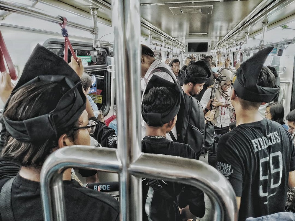 Nur Ahmad Faiz Mohd has appealed for Malay men to don the traditional Malay headgear 'tanjak' come Malaysia Day. u00e2u20acu201d Picture via Facebook/Tanah Melayu