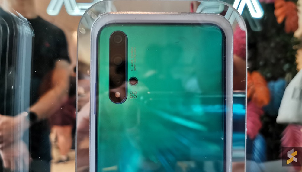A closer view of the camera feature on the Huawei Nova 5T. — SoyaCincau pic