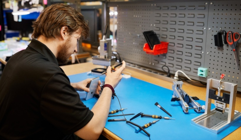 Apple launches the Independent Repair Provider Programme so more non-Apple stores can repair out-of-warrenty iPhones. u00e2u20acu201d Picture courtesy of Apple via AFP-Relaxnews