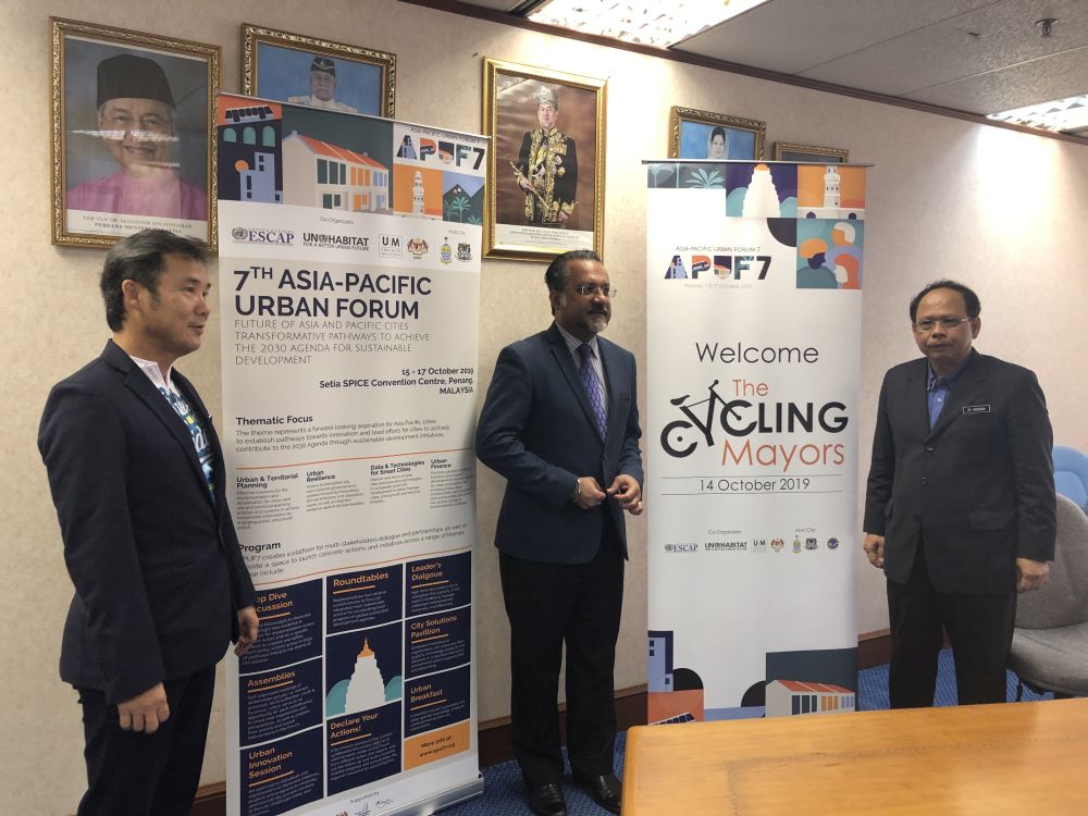(From left) MBPP Mayor Datuk Yew Tung Seang, Jagdeep Singh Deo and MBPP Secretary Datuk Addnan Mohd Razali at a press conference to announce the 7th Asia-Pacific Urban Forum. u00e2u20acu201d Picture by Opalyn Mok