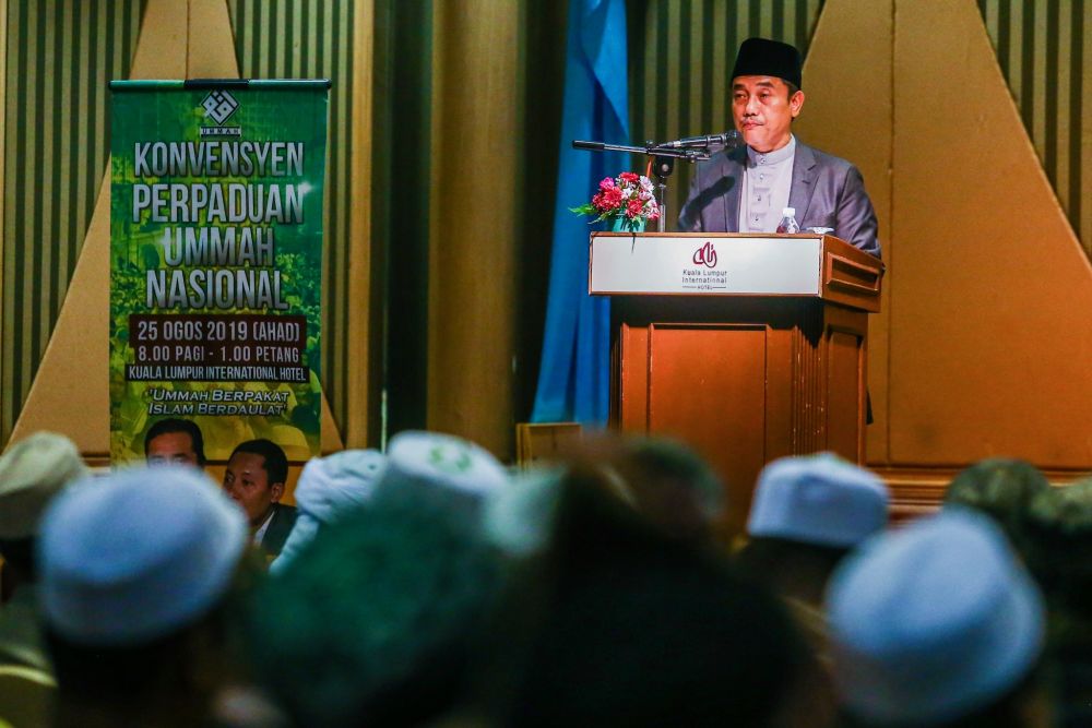 Gerakan Pembela Ummah chairman Aminuddin Yahya delivers his speech during the Ummah National Unity Convention at the Kuala Lumpur International Hotel August 25, 2019. u00e2u20acu201d Picture by Hari Anggara
