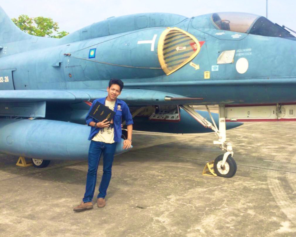 @cukey28 during his schooling days as an aircraft engineer. u00e2u20acu201d Picture via Twitter/ @cukey28