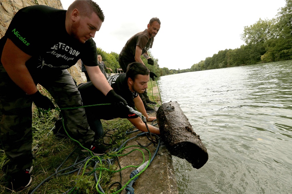 Fishermen remove scrap metal they caught with a u00e2u20acu02dcsuper-powerfulu00e2u20acu2122 neodyme magnet from the Oise river in Lacroix-Saint-Ouen, northern France August 16, 2019. u00e2u20acu201d AFP pic
