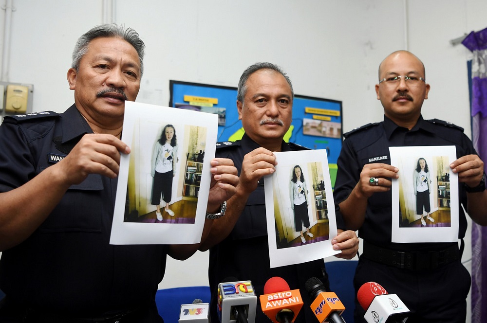 Deputy Negri Sembilan police chief Senior Assistant Commissioner Che Zakaria Othman (centre) holds up a poster of missing Irish teenager Nora Quoirin during a press conference in Seremban August 5, 2019. u00e2u20acu201d Bernama pic