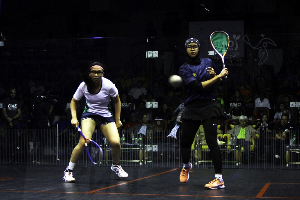 National squash player Aifa Azman (right) in action against Hong Kongu00e2u20acu2122s Chan Sin Yuk at the WSF World Junior Squash 2019 in Bukit Jalil August 8, 2019. u00e2u20acu201d Bernama pic