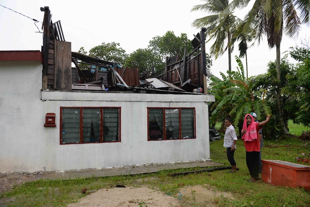 A man examines his house that was damaged in a storm in Kampung Alor Cina Tualang in Pokok Sena August 10, 2019. u00e2u20acu201d Bernama pic