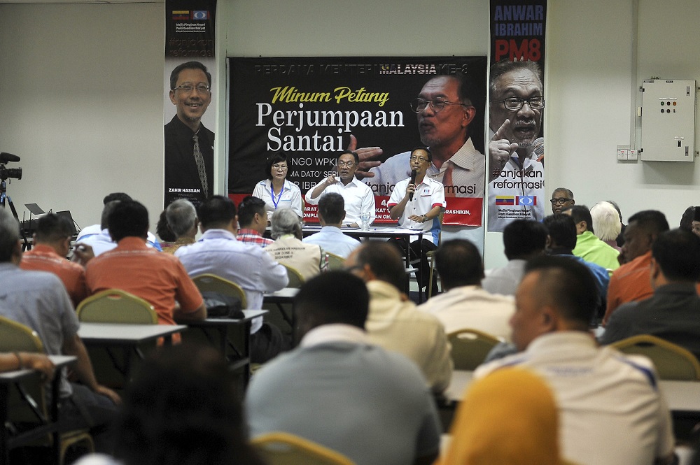 PKR president Datuk Seri Anwar Ibrahim speaks during a dialogue session with NGOs in Kuala Lumpur August 20, 2019. u00e2u20acu201d Bernama pic