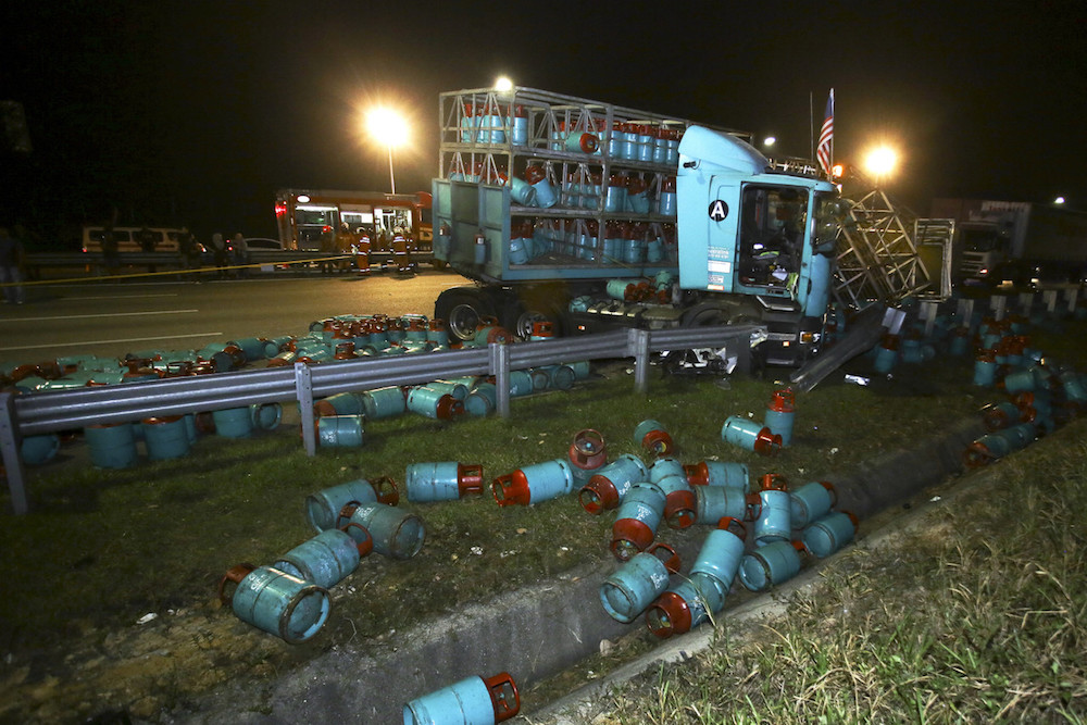 The aftermath of an accident involving two lorries carrying gas cylinders and two motorcycles at KM269.9 of the PLUS Expressway (north bound) from Bandar Ainsdale to Nilai August 26, 2019. u00e2u20acu201d Bernama pic