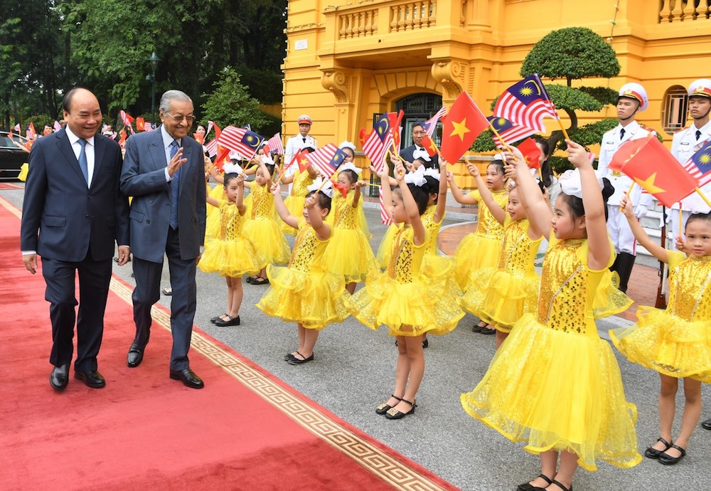 Minister Tun Dr Mahathir Mohamad and his Vietnamese counterpart, Nguyen Xuan Phuc, greet children participating in the welcoming ceremony at the Presidential Palace in Hanoi August 27, 2019. u00e2u20acu201d Bernama pic