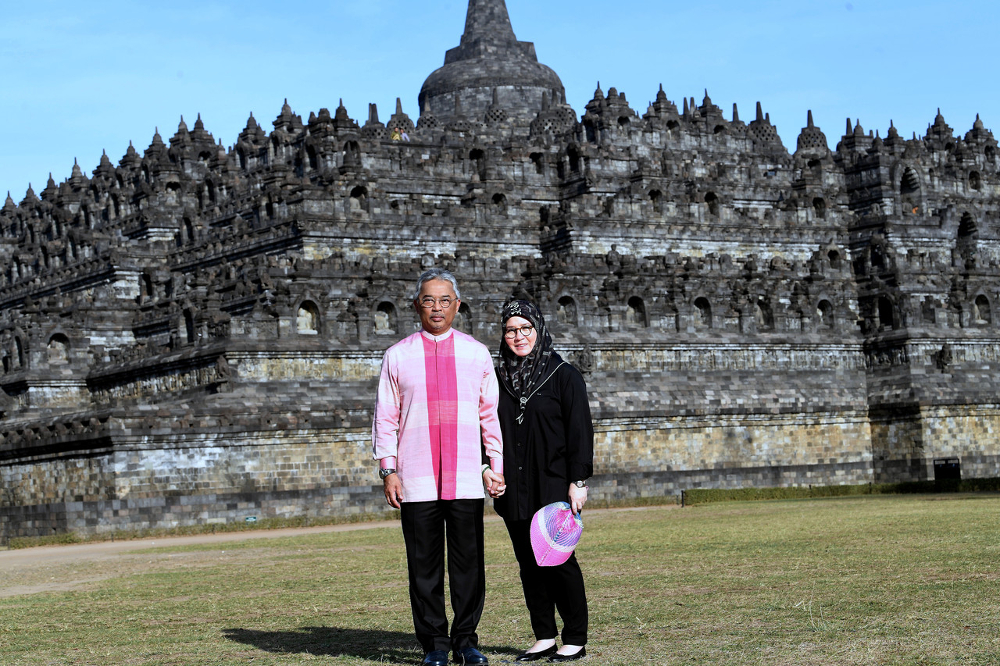Yang di-Pertuan Agong Al-Sultan Abdullah Riu00e2u20acu2122ayatuddin Al-Mustafa Billah Shah and Raja Permaisuri Agong Tunku Azizah Aminah Maimunah Iskandariah pose for a picture on a visit to Borobudur Temple in Yogyakarta August 28, 2019. u00e2u20acu201d Bernama pic