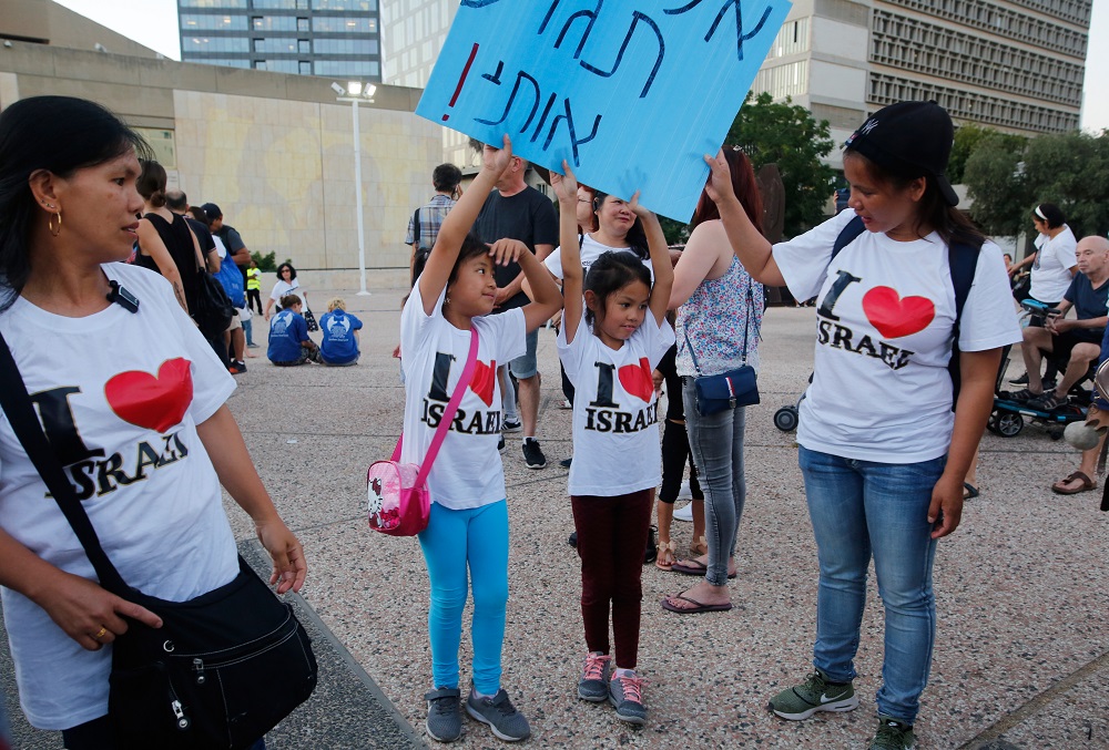 Filipino children carry a banner which reads in Hebrew u00e2u20acu02dcDonu00e2u20acu2122t deport meu00e2u20acu2122 during a protest against deportation in Tel Aviv August 6, 2019. u00e2u20acu201d AFP pic          