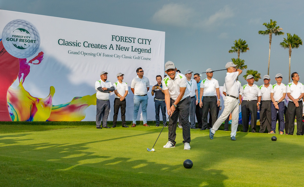Forest City Classic Golf Course launch was followed with a tee off ceremony Iskandar Puteri mayor Datuk Adib Azhari Daud and golf course designer Liang Guokun. — Picture courtesy of Country Garden Pacific View