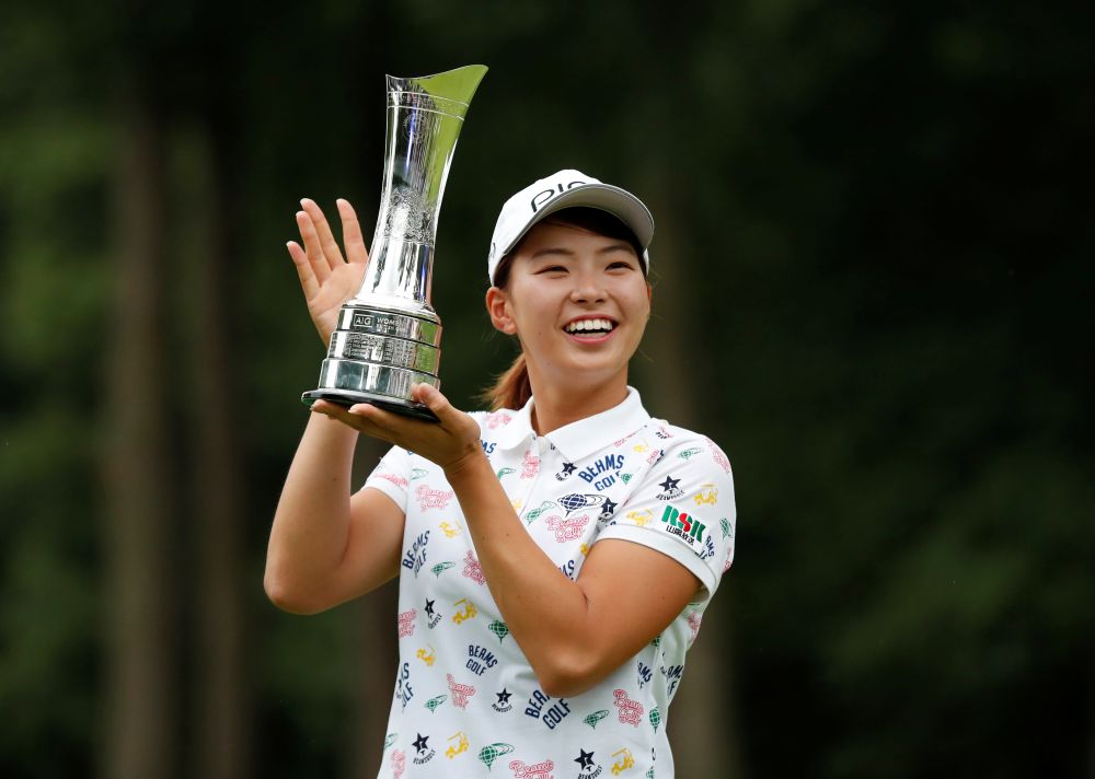 Japan's Hinako Shibuno celebrates with the trophy after making a birdie putt on the 18th hole to win the Womenu00e2u20acu2122s British Open. u00e2u20acu201d Reuters pic