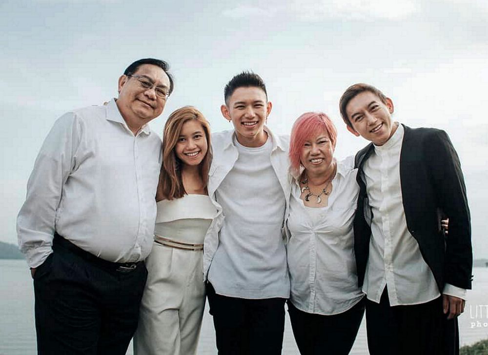 A photo from Instagram of Louis Pang (centre) with his family. Pang, the son of Puah Geok Tin (second right), a woman reported missing while paddling in the waters of Endau, in Mersing. u00e2u20acu201d Bernama pic