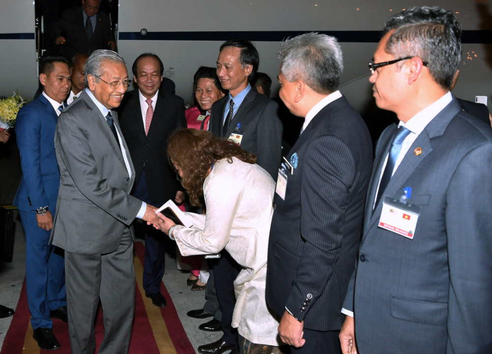 Tun Dr Mahathir Mohamad is greeted by Malaysiau00e2u20acu2122s ambassador to Vietnam Datuk Shariffah Norhana Syed Mustaffa upon his arrival at the Noi Bai International Airport in Hanoi August 26, 2019. u00e2u20acu201d Bernama pic  