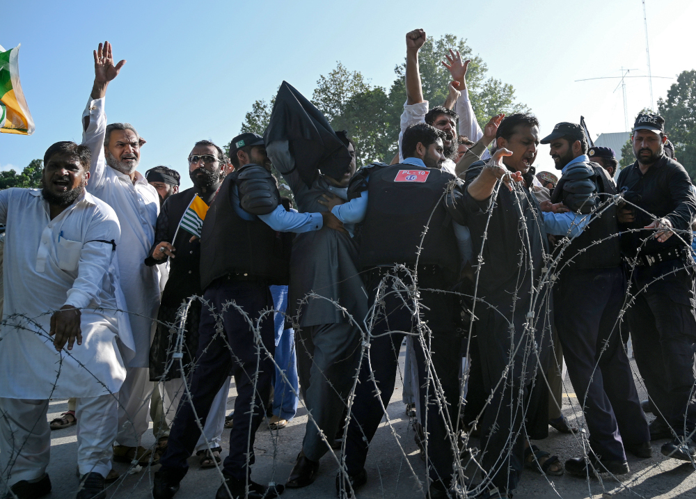 Protesters remove the barbed wire as they try to reach the Indian High Commission during a protest rally in Islamabad August 15, 2019, as the country observes a u00e2u20acu02dcBlack Dayu00e2u20acu2122 on Indiau00e2u20acu2122s Independence Day over the recent move to strip Indian-administere