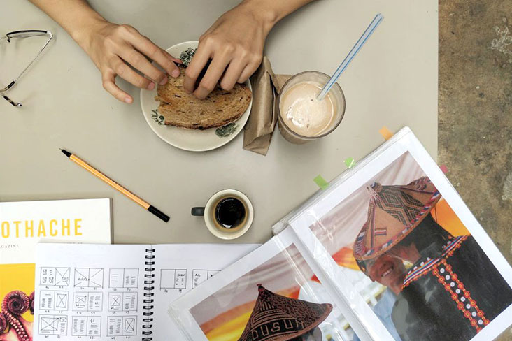 The proofing and editing process of the first issue of 'Plates'.