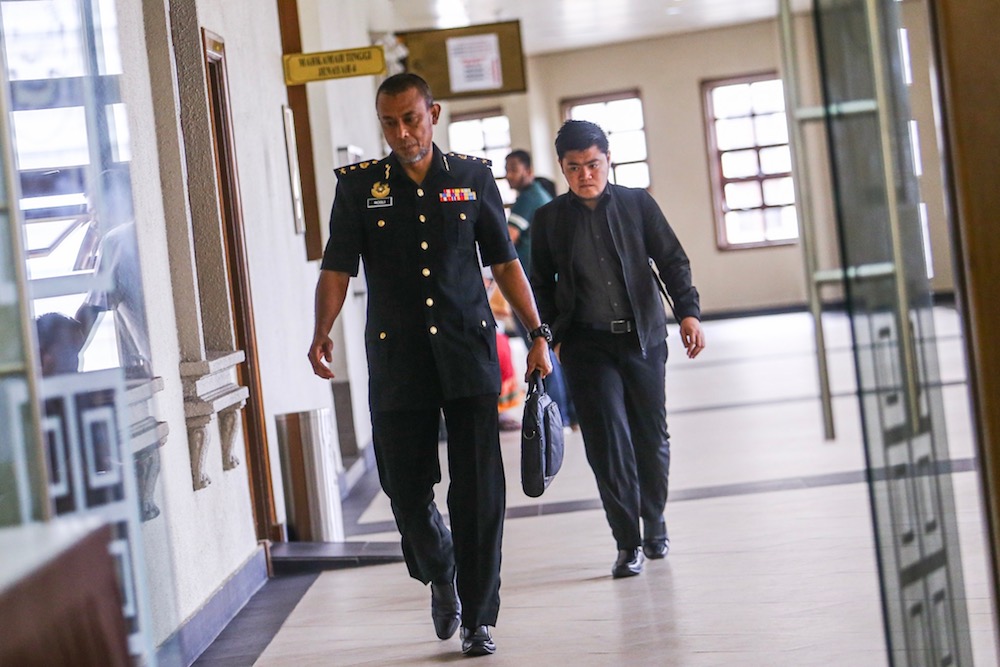MACC Senior Assistant Commissioner of the Special Operations Division Rosli Husain arrives at the Kuala Lumpur Courts Complex August 27, 2019. u00e2u20acu201d Picture by Hari Anggara