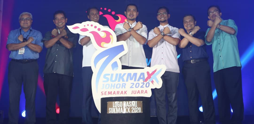 Johor Mentri Besar Datuk Dr Sahruddin Jamal (centre) launches the 20th Malaysia Games logo at the Impiana Hotel in Senai, Kulai. u00e2u20acu201d Picture by Ben Tan