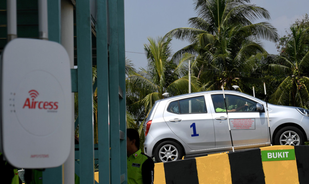 A car fitted with an online driving test u00e2u20acu02dcsensoru00e2u20acu2122 at the Lima Bintang Driving Institute, Kampung Permatang Haji Hasan, Kepala Batas August 23, 2019. u00e2u20acu201d Bernama picn