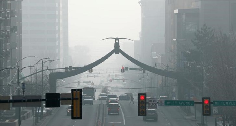 Cars and people move up and down State Street in smog filled downtown Salt Lake City, Utah December 12, 2017. u00e2u20acu2022 Reuters pic