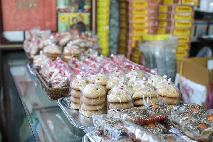 Authentic Teochew biscuits and cakes, all made by hand.
