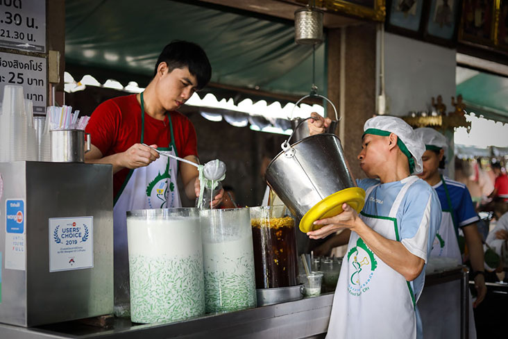 For 'lod chong', the Thai version of 'cendol', head to Singapore Potchana