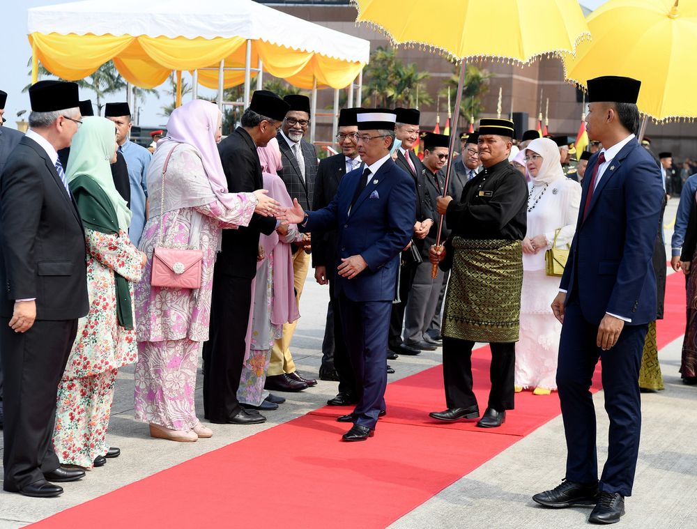 Yang di-Pertuan Agong Al-Sultan Abdullah Riu00e2u20acu2122ayatuddin and Raja Permaisuri Agong Tunku Hajah Azizah Aminah Maimunah Iskandariah leaving for Brunei Darussalam, at the KLIA Bunga Raya complex, Sepang, August 18, 2019. u00e2u20acu201d Bernama pic