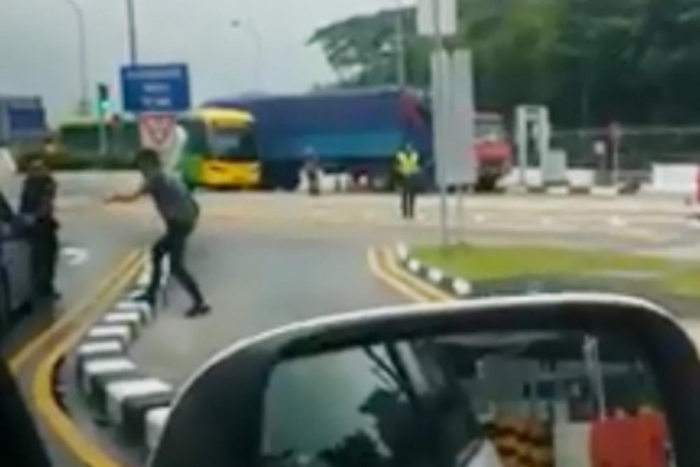 Chew Guan Mong (second left) was arrested in January 2018, after he had a standoff with law enforcement and security personnel at Woodlands Checkpoint. Images of the incident were posted on social media. u00e2u20acu2022 Faccebook screengrab via TODAY