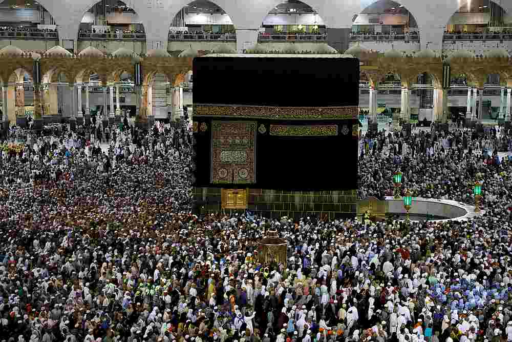 Muslim pilgrims circle the Kaaba and pray at the Grand mosque at the end of their Haj pilgrimage in the holy city of Mecca, Saudi Arabia August 13, 2019. u00e2u20acu201d Reuters pic