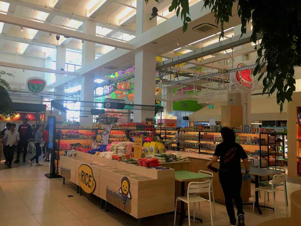 Honestbeeu00e2u20acu2122s chief executive officer Ong Lay Ann said that customers patronising its Habitat by Honestbee supermarket and food court located in Pasir Panjang (pictured) and those using its mobile wallet will not be affected. u00e2u20acu2022 TODAY file pic