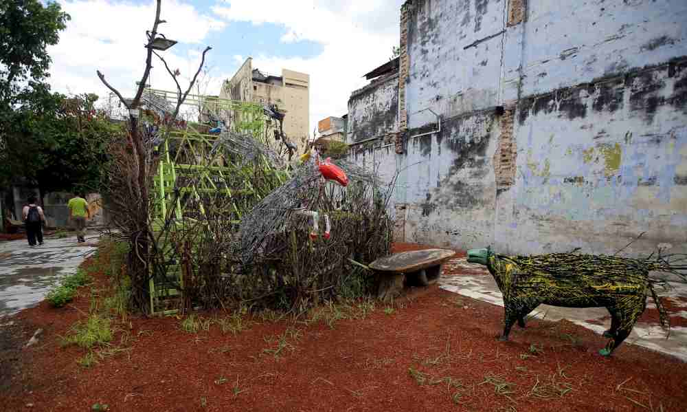 Besides murals, visitors to the exhibition can also pose for photos with this art installation.