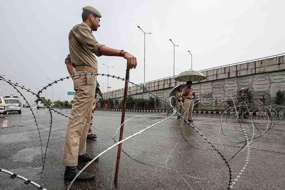 Indian security personnel stand guard along a deserted street during restrictions in Jammu, August 7, 2019. u00e2u20acu201d Reuters pic