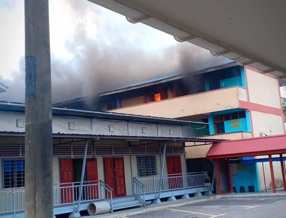 A total of four fire engines and 14 firemen were immediately rushed to the school upon receiving a distress call. u00e2u20acu201d Picture courtesy of the Johor Fire and Rescue Department