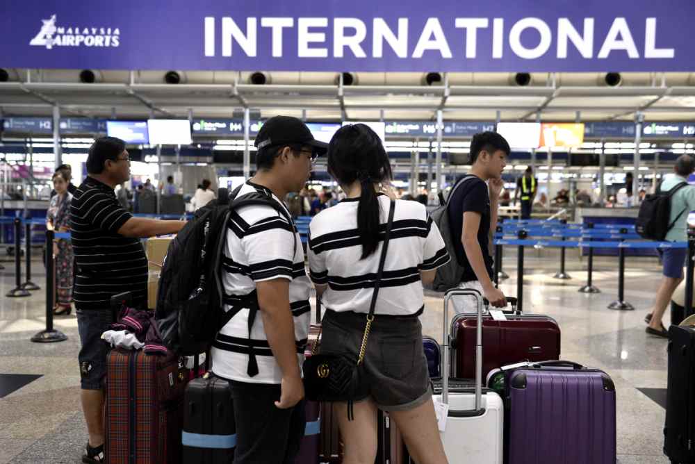 Travellers queue up to check-in for their flights at the Kuala Lumpur International Airport in Sepang August 24, 2019. u00e2u20acu2022 Picture by Miera Zulyana