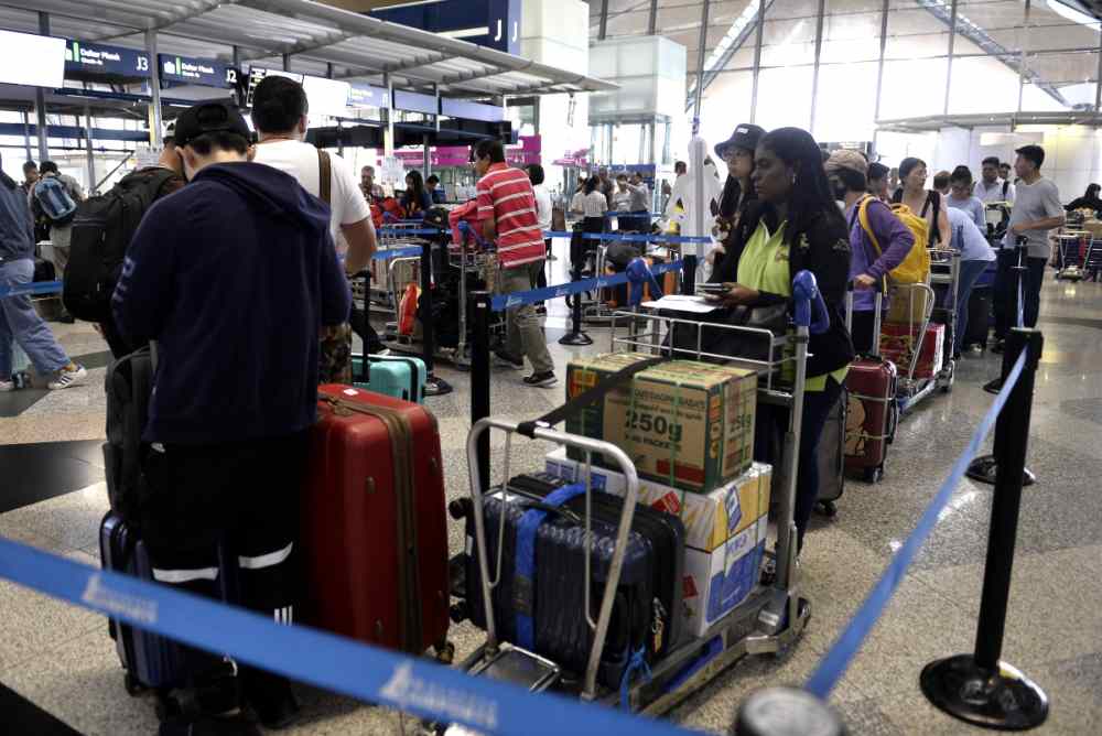 Long lines are seen at the check-in counters in the Kuala Lumpur International Airport in Sepang August 24, 2019. u00e2u20acu2022 Picture by Miera Zulyana