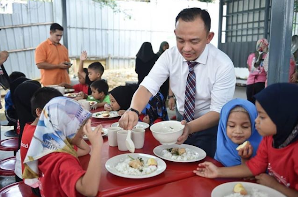 Maszlee announced the free breakfast programme yesterday. u00e2u20acu201d Picture via Instagram/Maszlee