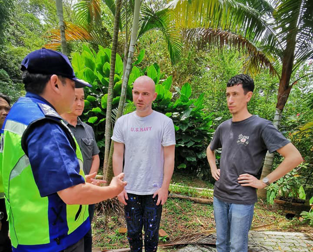 Deputy Inspector-General of Police Datuk Mazlan Mansor speaks to some of Nora Anne’s relatives at The Dusun resort area August 11, 2019. — Picture courtesy of Royal Malaysian Police