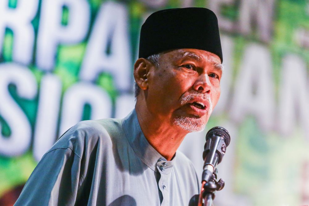 Former inspector-general police Tan Sri Musa Hassan delivers his speech during the Ummah National Unity Convention at the Kuala Lumpur International Hotel August 25, 2019. u00e2u20acu201d Picture by Hari Anggara