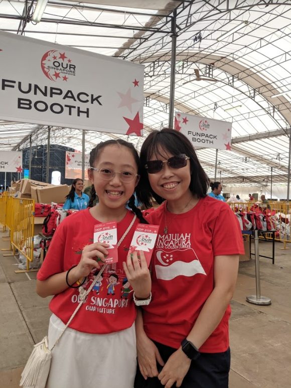 12-year-old student Nicole Kate Lee and her aunt Agnes Shew who is in her 40s were the first to go in as the gates opened. — TODAY pic