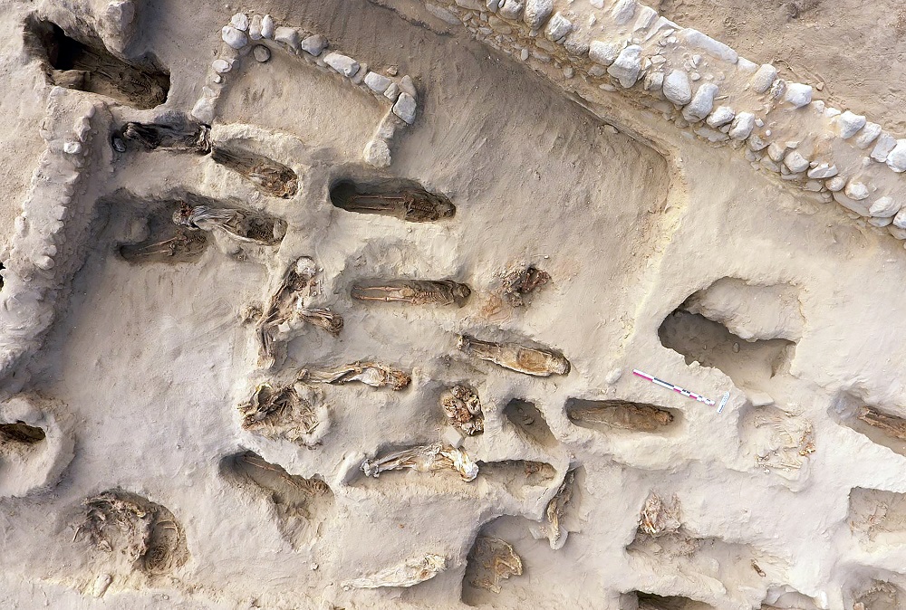 Handout picture released August 27, 2019 shows remains of some 227 children, offered in a sacrifice ritual by the pre-Columbian culture Chimu, uncovered by archaeologists in Huanchaco, Lima. u00e2u20acu201d Programa Arquelogico Huanchacho/AFP pic