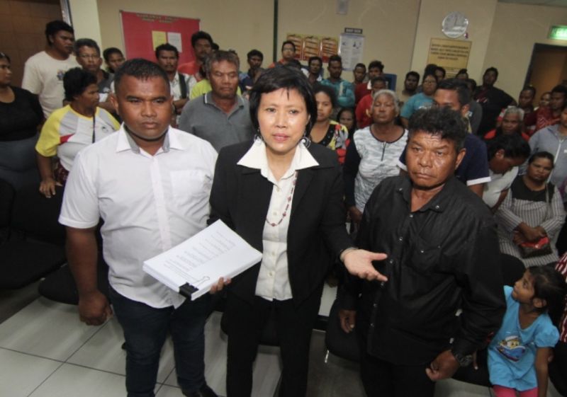 Tan (centre) said that were several technical issues with regards to the mandamus order, leading to the addition of two new respondents. u00e2u20acu201d Picture by Ben Tan
