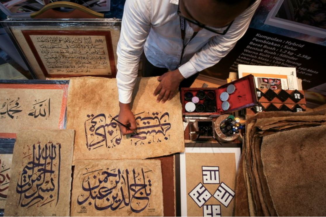 Pengenalan seni khat bertujuan menerapkan nilai warisan Bahasa Melayu dan identiti negara dan isu itu sepatutnya tidak dicetuskan, kata NUTP. u00e2u20acu201d Foto Bernama