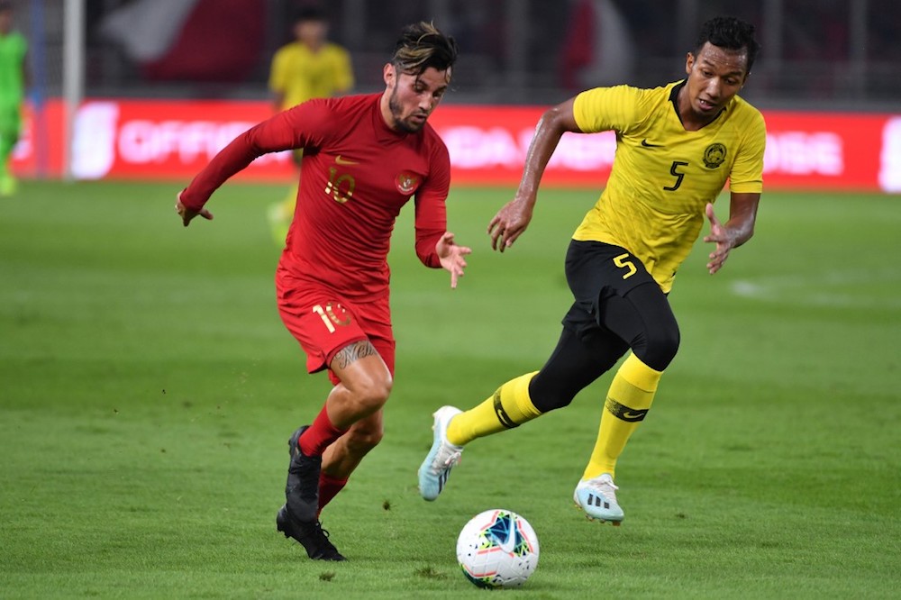 Indonesia’s Stefano Lilipaly vies for a ball with Malaysia’s Adam Nor Azlin during the Fifa World Cup preliminary qualification round 2 at Gelora Bung Karno stadium in Jakarta September 5, 2019. — AFP pic