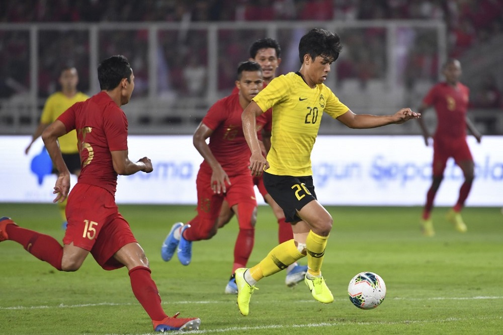 Malaysiau00e2u20acu2122s Muhammad Syafiq Ahmad (right) vies for a ball with Indonesiau00e2u20acu2122s Ricky Fajrin Saputra (left) during Fifa world cup preliminary qualification round 2 match n Jakarta September 5, 2019. u00e2u20acu201d AFP pic