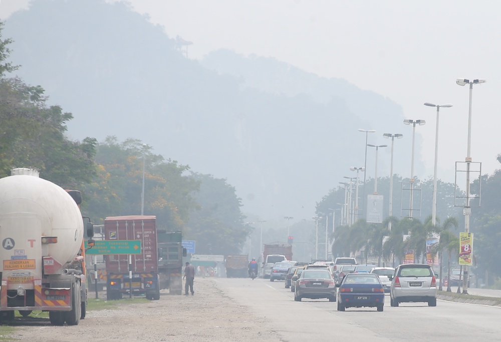 Ipoh is shrouded in haze and schools located in the Seri Manjung area have been advised to close after the API reached an unhealthy reading of 203. u00e2u20acu201d Picture by Farhan Najib
