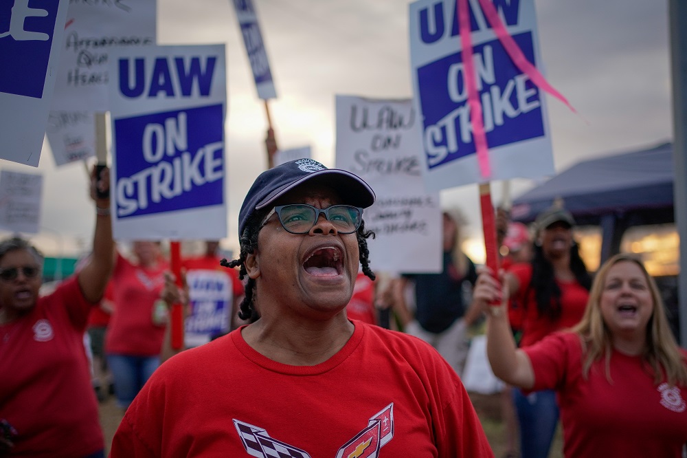 General Motors assembly workers and their supporters gather to picket outside the GM Bowling Green plant during the United Auto Workers (UAW) national strike in Kentucky September 20, 2019. u00e2u20acu201d Reuters pic