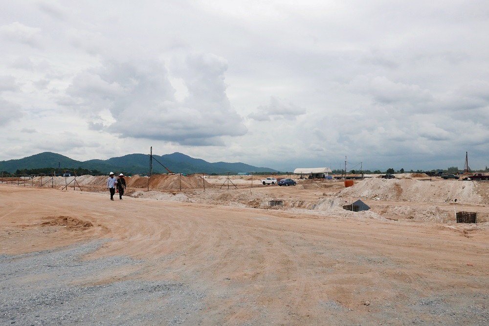 Workers are seen walking on a construction site in Thailandu00e2u20acu2122s Eastern Economic Corridor industrial zone in Chonburi, Thailand July 25, 2019. u00e2u20acu201d Reuters pic