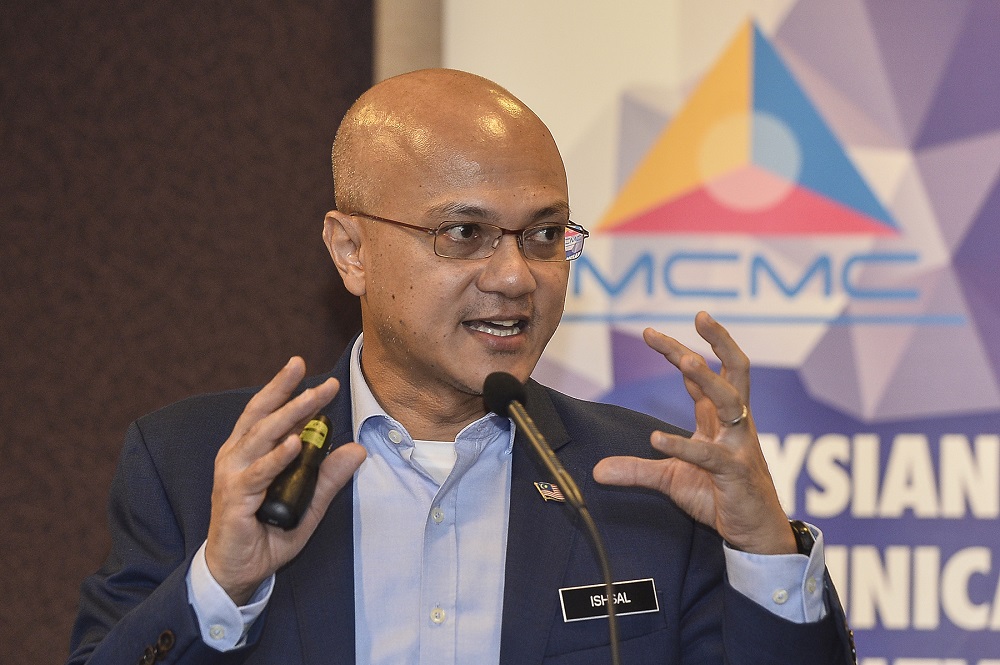 Malaysian Communications and Multimedia Commission chairman Al-Ishsal Ishak speaks during media briefing on the National Fiberisation and Connectivity Plan in Cyberjaya September 5, 2019. u00e2u20acu201d Picture by Miera Zulyana 